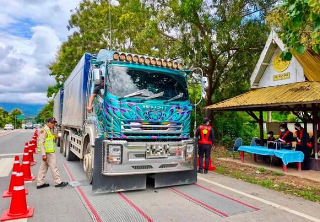 ตรวจสอบน้ำหนักรถบรรทุก ในพื้นที่รับผิดชอบแขวงทางหลวงลำปางที่ 2