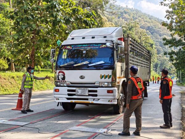 สำนักงานทางหลวงที่ 1 ร่วมกับหน่วยงานที่เกี่ยวข้อง ตรวจเข้ม “รถบรรทุกน้ำหนักเกิน“ ในพื้นที่รับผิดชอบแขวงทางหลวงแม่ฮ่องสอน